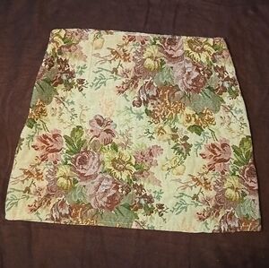 Sweet mini skirt with floral detailing!!